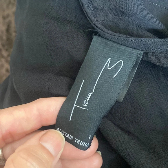 Alistair Trung - Algeria Black open sleeve top - Picture 12 of 13